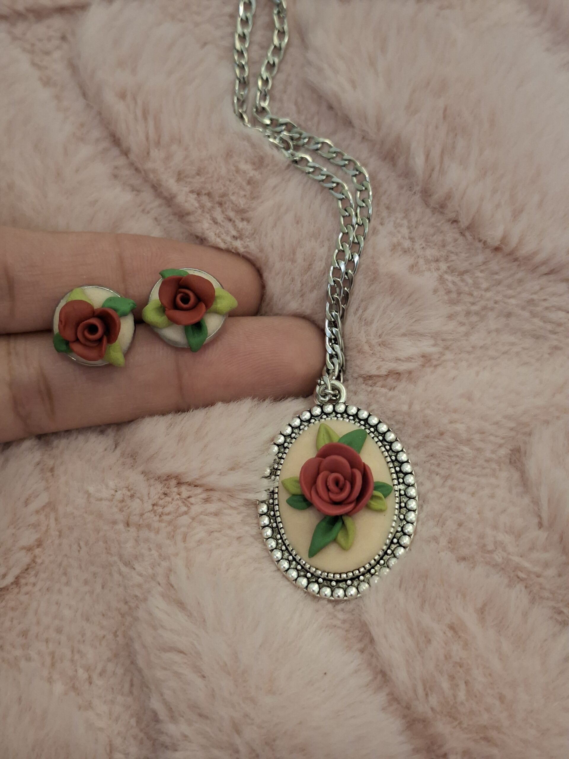 Vintage Bloom Pendant - Image 2