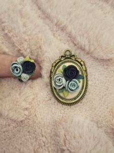 Blue Vintagestyle Pendant with ring