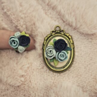 Blue Vintagestyle Pendant with ring