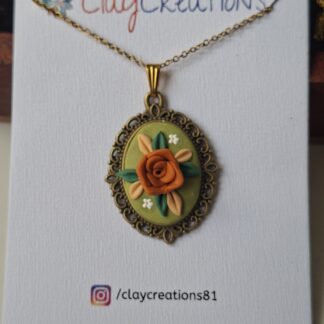 Floral pendant in Green Base